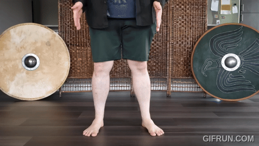 Footwork_for_Sword_Fighting_and_How_to_Practice_it.gif