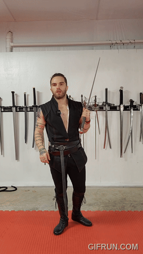 Footwork_For_POWER_Offline_Footwork_in_Swordsmanship.gif