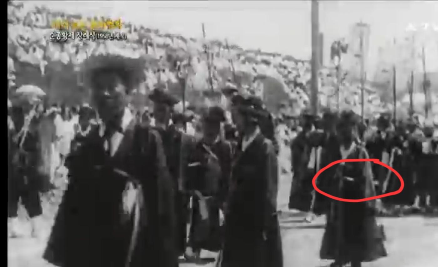 Screenshot_20260127_014513_YouTube.jpg