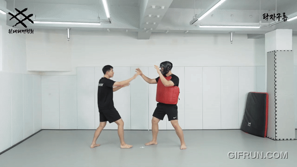 고대세_탁자구릅.gif