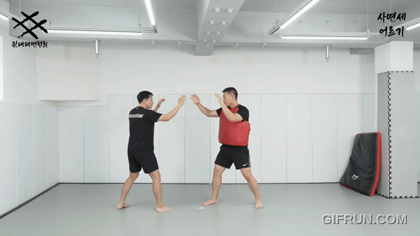 사면세어르기_도끼발.gif