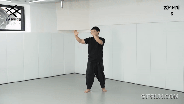 걷어내기 2번.gif