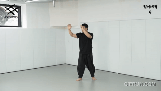 걷어내기 5번.gif