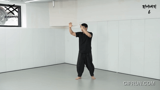 걷어내기 6번.gif