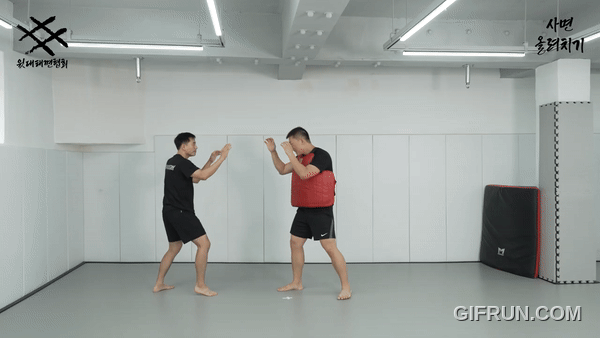 사면올려치기.gif
